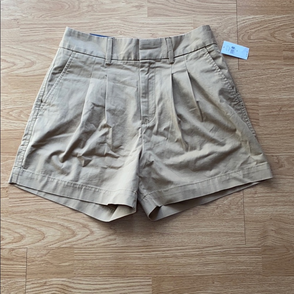 Gap Pleated Khaki Short